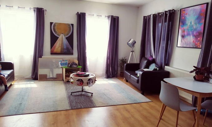 Markhouse Apartment | Huge luminous 1 bed flat in East London