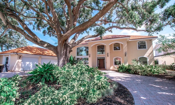 Cypress Gardens House | Huge Luxury Lake House on the Chain of Lakes near Legoland!