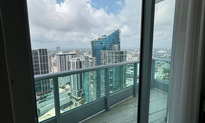Edgewater Apartment | Huge Penthouse Apartment in Downtown Miami.n