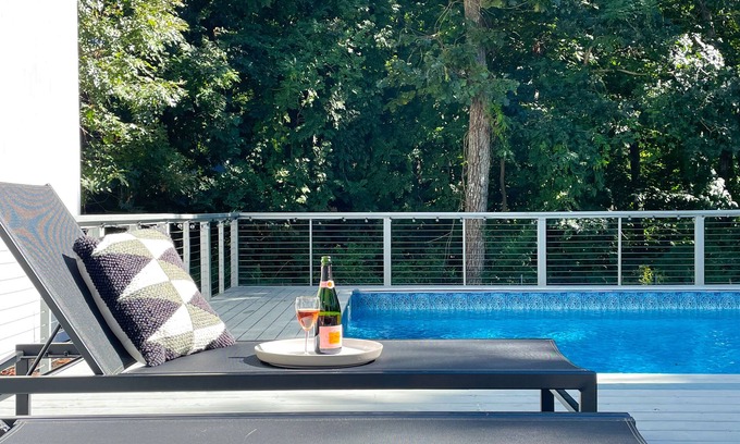 East Hampton North House | Huge pool, 4b,3.5b, outdoor shower, 2mi to beach, 1Gig wifi