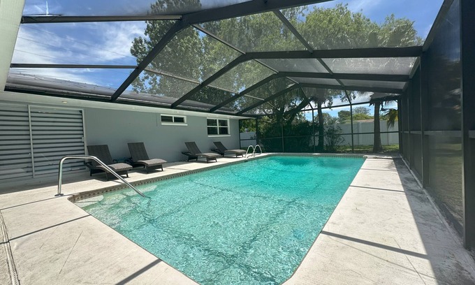 Clearwater House | HUGE POOL/LANAI-DART BOARD-NEAR BEACH/BOTANICAL GARDEN/LAKE/PARKS/SHOPPING MALL!