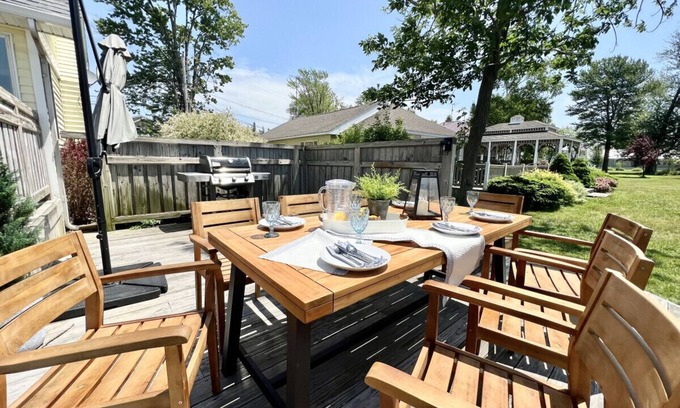 Sandy Creek House | Huge Sandy Pond LAKE HOUSE - Sleeps 14!