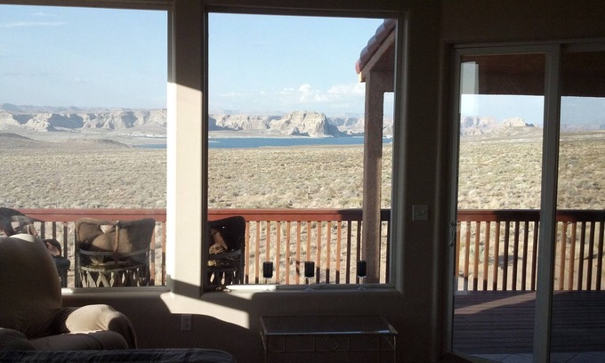 Greenehaven House | Huge Views Huge Home 5 BDRM Unobstructed View of Lake Powell Secluded Quiet