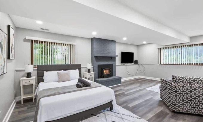 St. Charles House | Huge Yard + Patio + King | LCP Collection