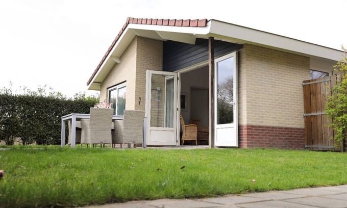 Krachtighuizen House | Huinerhofje 2, Vrijstaand, Rustig Gelegen op Privéparkje aan Bosrand van Putten