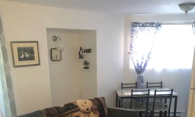 Dollard-des-Ormeaux Apartment | Humble 1 BDR Home - 15min from/to YUL Intl. Airport