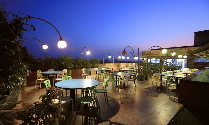 Vallabh Vidhyanagar Hotel | Humming Bird Hotel & Banquet