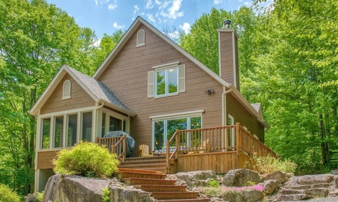 St-Adolphe-d'Howard House | Hummingbird Hill CITQ 221549