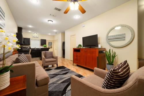 Pharr Apartment | Hummingbird Haven 7 w King bed free parking Patio