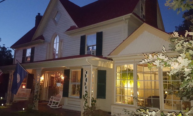 Goshen Bed & Breakfast | Hummingbird Inn
