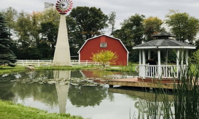 Battle Creek Cottage | Hummingbird Rest : Christian Retreat in Tiny House