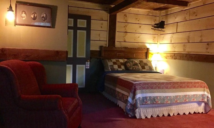 Waterbury Cabin | Hunger Mountain - Grunberg Haus Inn & Cabins