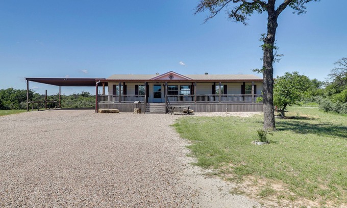 Avoca House | Hunt, Fish, Unwind: Countryside Escape in Texas!