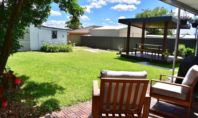 Cessnock House | Hunter’s Hideaway - Close to all amenities and wineries