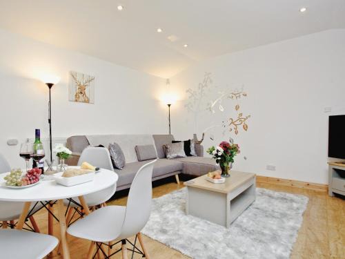 Kingskerswell House | Hunters Lodge