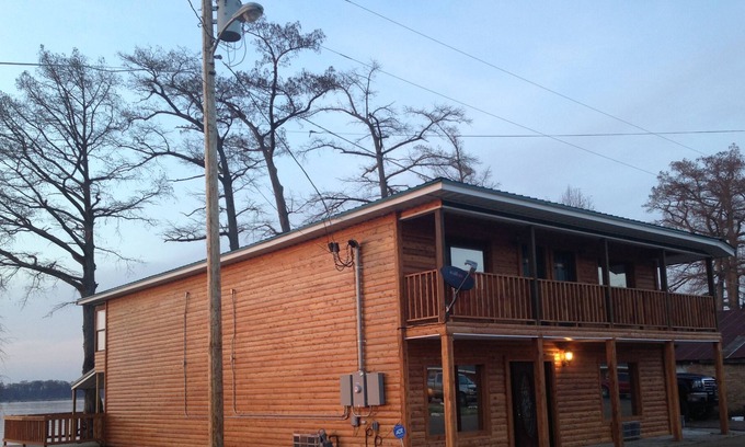 Samburg House | Hunting And Fishing Lodge