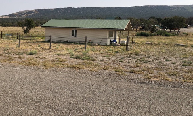 Redvale Cabin | Hunting Cabin Public Land Unit 70, Dry Creek Basin