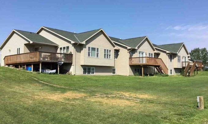 Pierre House | Hunting, Fishing and River-fun Getaway!