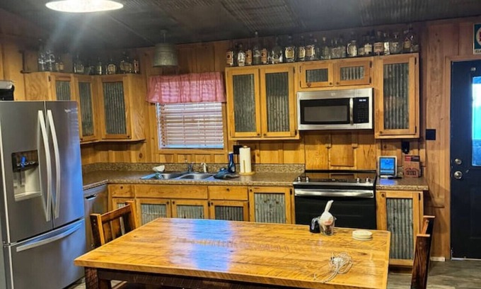 Beech Grove House | Hunting Lodge on The Black River