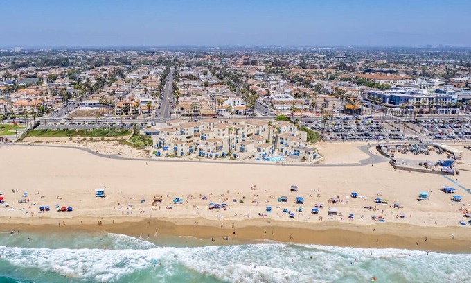 Santa Ana Heights Apartment | Huntington Hideaway on the Sand