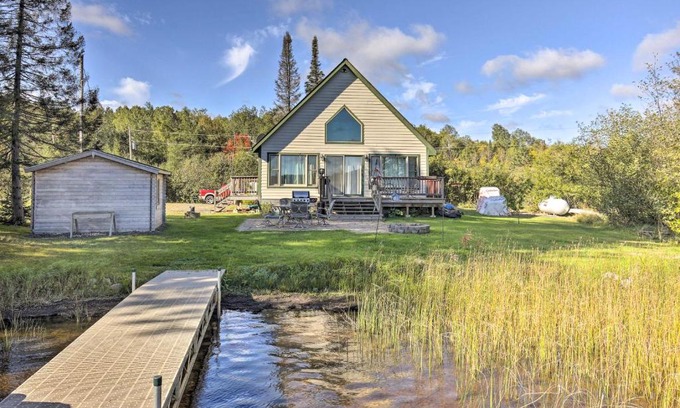 Pine Lake House | Hurley Lakefront Hideaway with Fire Pit and Dock!