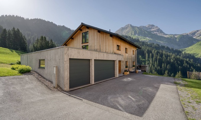 Schroecken Apartment | HUS 24