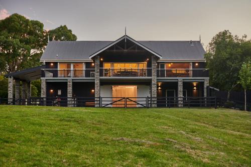 Riverhead Villa | HUs - Boutique Venue & Accommodation