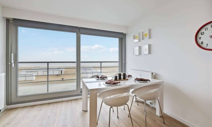 Duinbergen Apartment | Huswell - Apartment with frontal sea view in Knokke