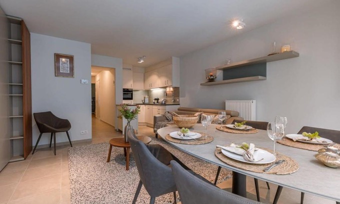 Duinbergen Apartment | Huswell - Comfortable 2 bedroom apartment with sea-view