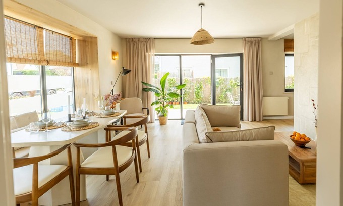 Cadzand-Bad Apartment | Huswell - Modern Apartment with Garden, Near Beach