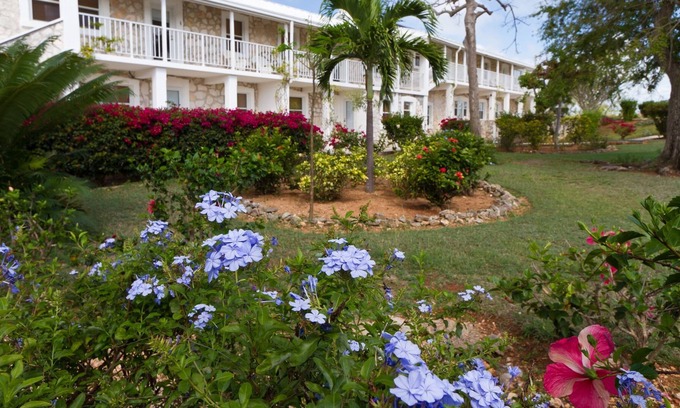 Governor's Harbour Apartment | Hut Pointe #1 2 Bedroom Apts