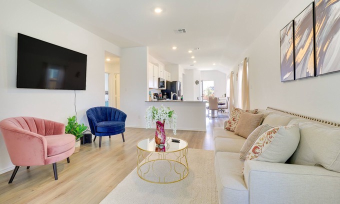 Hutto House | Hutto Getaway w/Yard, 9 Mi to Lake Pflugerville!
