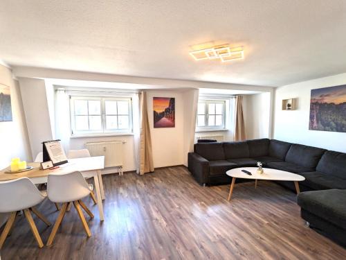 Sebnitz Apartment | HW4B - Urlaubsmagie - Zentral mit Gemeinschaftsgarten, -Pool, -Sauna & Whirlpool