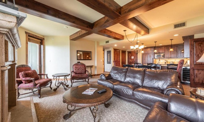 Park City House | Hyatt one bedroom, balcony, outdoor swimming pool & hot tub, firepit, walk to hiking & biking trails