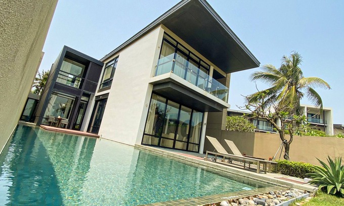 Ngu Hanh Son Villa | ★ Hyatt Regency Villa 3BR ★ Beach Front