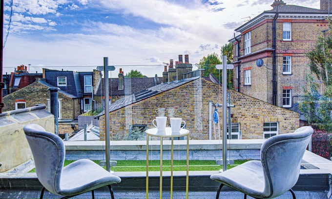 Uxbridge South Apartment | Hybrid Resi - Uxbridge | 3 Bed Apartment