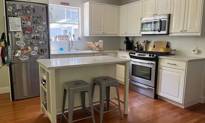 Hyde Park House | Hyde Park Entire 3/2 Great Neighborhood 30 day min