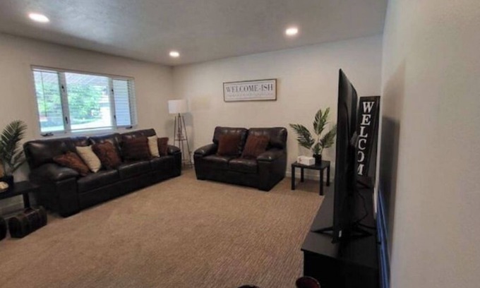 Hyde Park House | Hyde Park Hideaway 5 minutes north of Logan & USUn