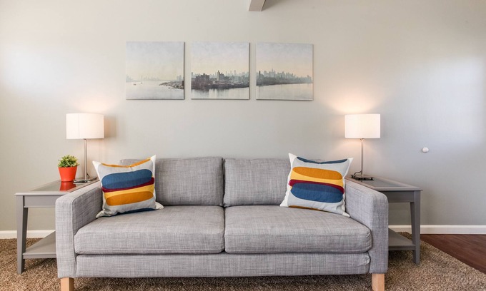 Hyde Park House | Hyde Park Historic District - Close To Everything Austin Has To Offer!