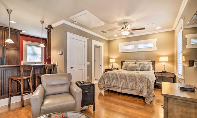 Historic Hyde Park North Apartment | Hyde Park Luxury Studio with Prime Location!