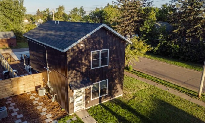 Duluth House | Hygge Home🌲Family Retreat ☀️ Pet Friendly 🐾 Fully Fenced Yard 🌾