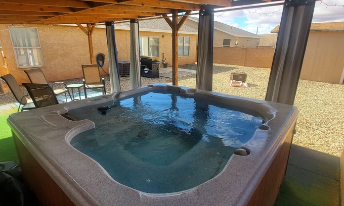 Page House | I Deal Lake Powell Home 3BR, Jacuzzi, BBQ & Firepit