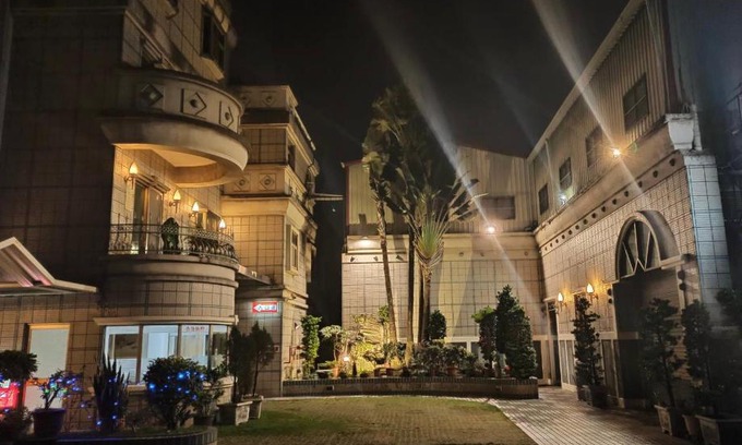 Fengshan District Hotel | I Travel Motel - II
