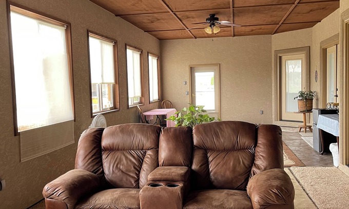 Grand Junction House | I would like to welcome you to the petticoat Junction, Colorado!nn
