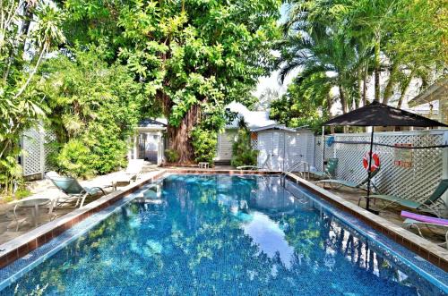 Old Town House | Ibis by AvantStay Close to Duval Street w Shared Pool Month Long Stays Only
