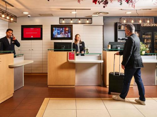 Gambetta Hotel | ibis Paris la Défense Esplanade