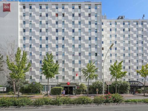 Montrouge Hotel | ibis Paris Porte D'Orleans
