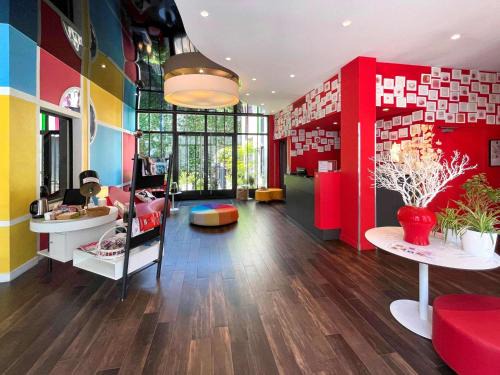 Gambetta Hotel | ibis Styles Paris La Défense Courbevoie