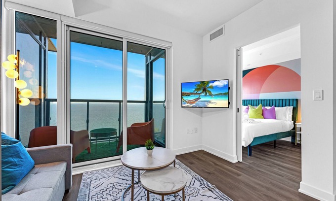 Burlington Condo | Ibiza-Inspired Condo w/Waterfront View | Sleeps 4