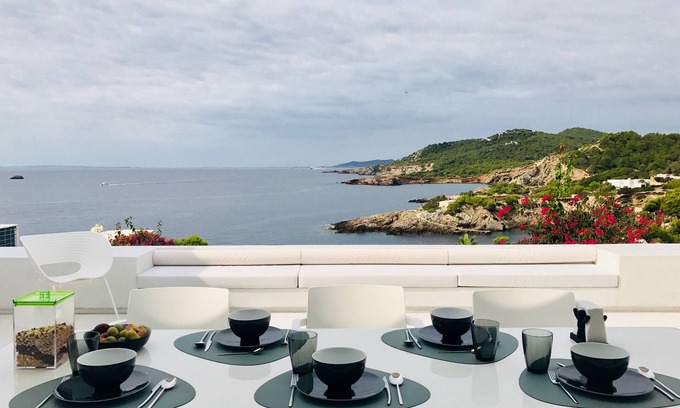 Playa de S'Estanyol Apartment | Ibiza, Roca Llisa Luxurious loft with stunning sea views